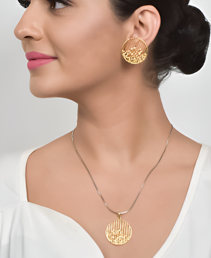 Circular Gold Polished with Vertical Lines Silver Pendant Set