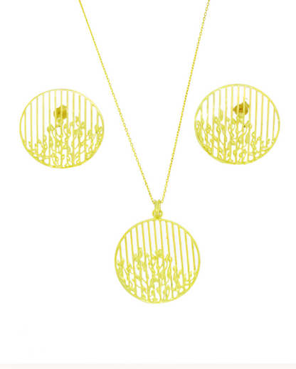 Circular Gold Polished with Vertical Lines Silver Pendant Set