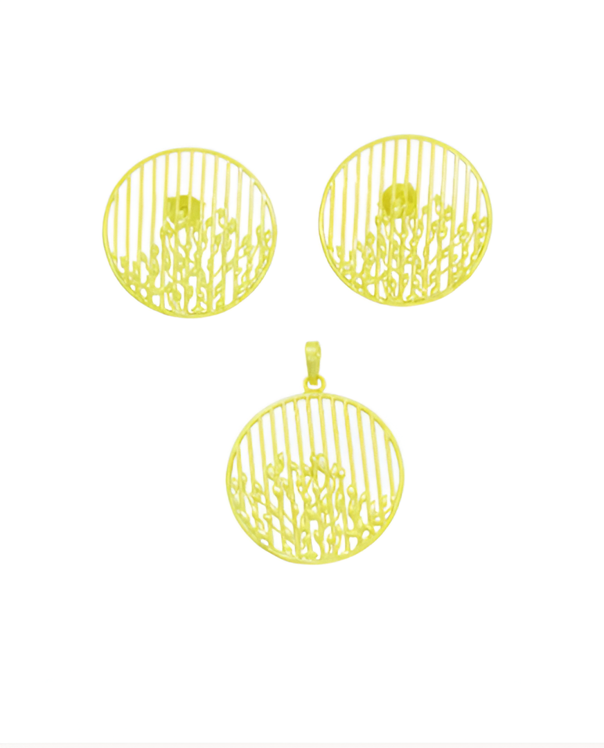 Circular Gold Polished with Vertical Lines Silver Pendant Set