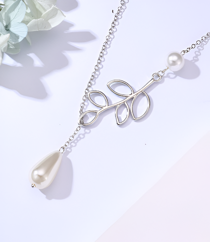 Natural Pearl with Leaf Look Stylish Silver Chain