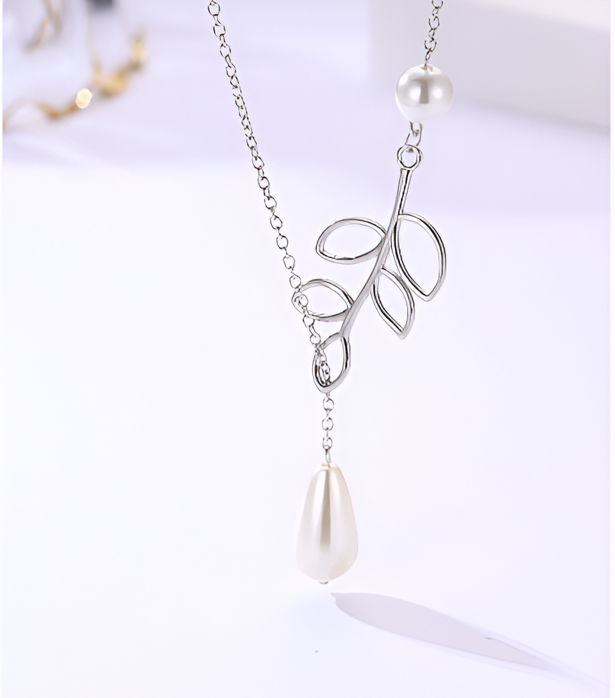 Natural Pearl with Leaf Look Stylish Silver Chain