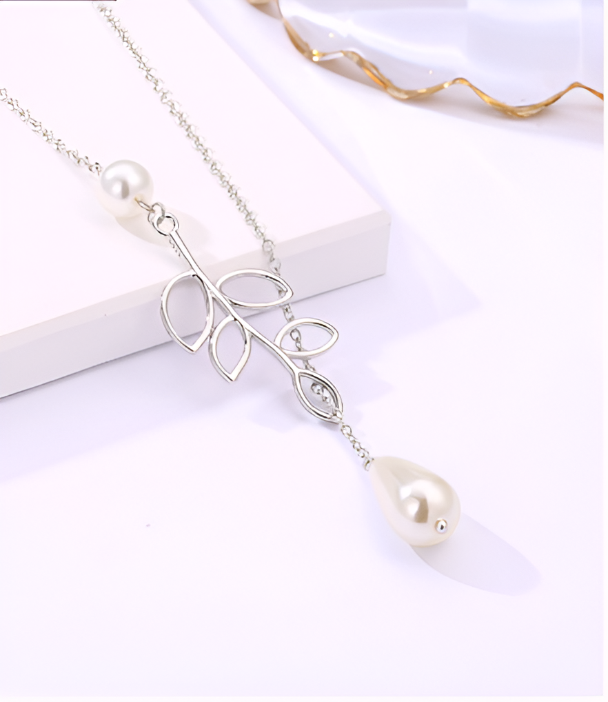 Natural Pearl with Leaf Look Stylish Silver Chain