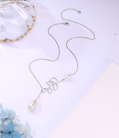 Natural Pearl with Leaf Look Stylish Silver Chain